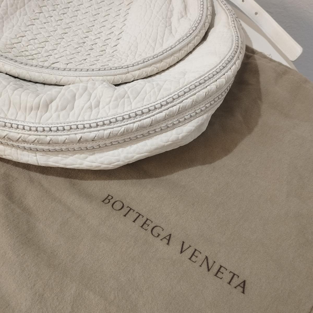 Bottega Veneta White Intrecciato Tote Bag For Sale 4