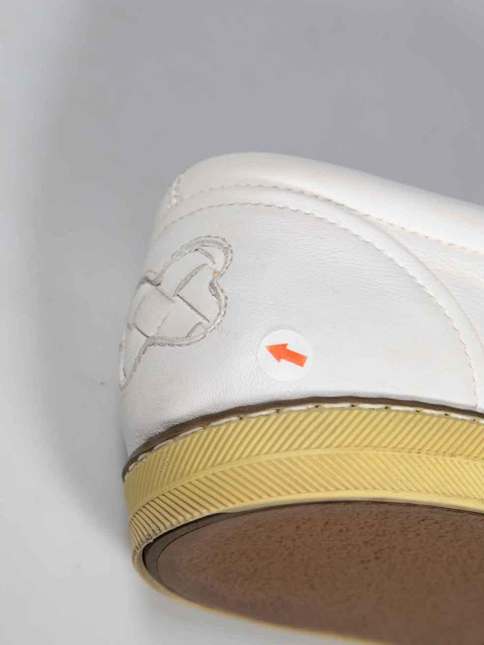 Bottega Veneta Weiße Schmetterlings-Turnschuhe aus Leder Größe IT 37,5 im Angebot 2