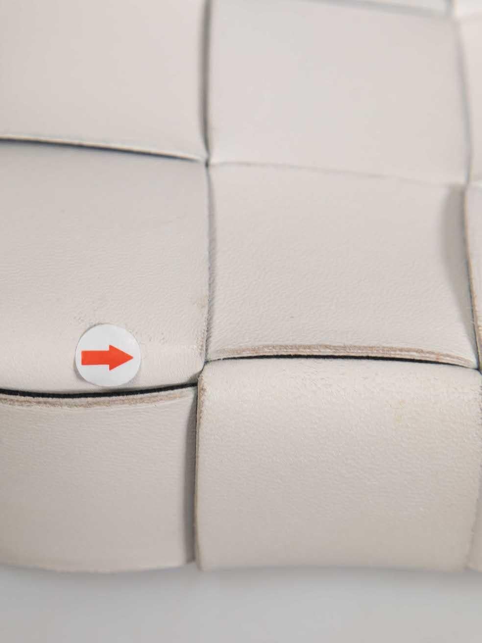 Bottega Veneta White Leather Intrecciato Cassette Bag For Sale 2