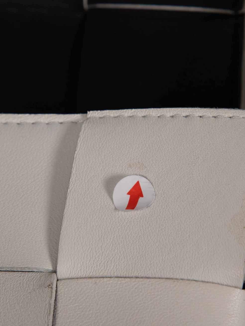 Bottega Veneta White Leather Intrecciato Cassette Bag For Sale 3