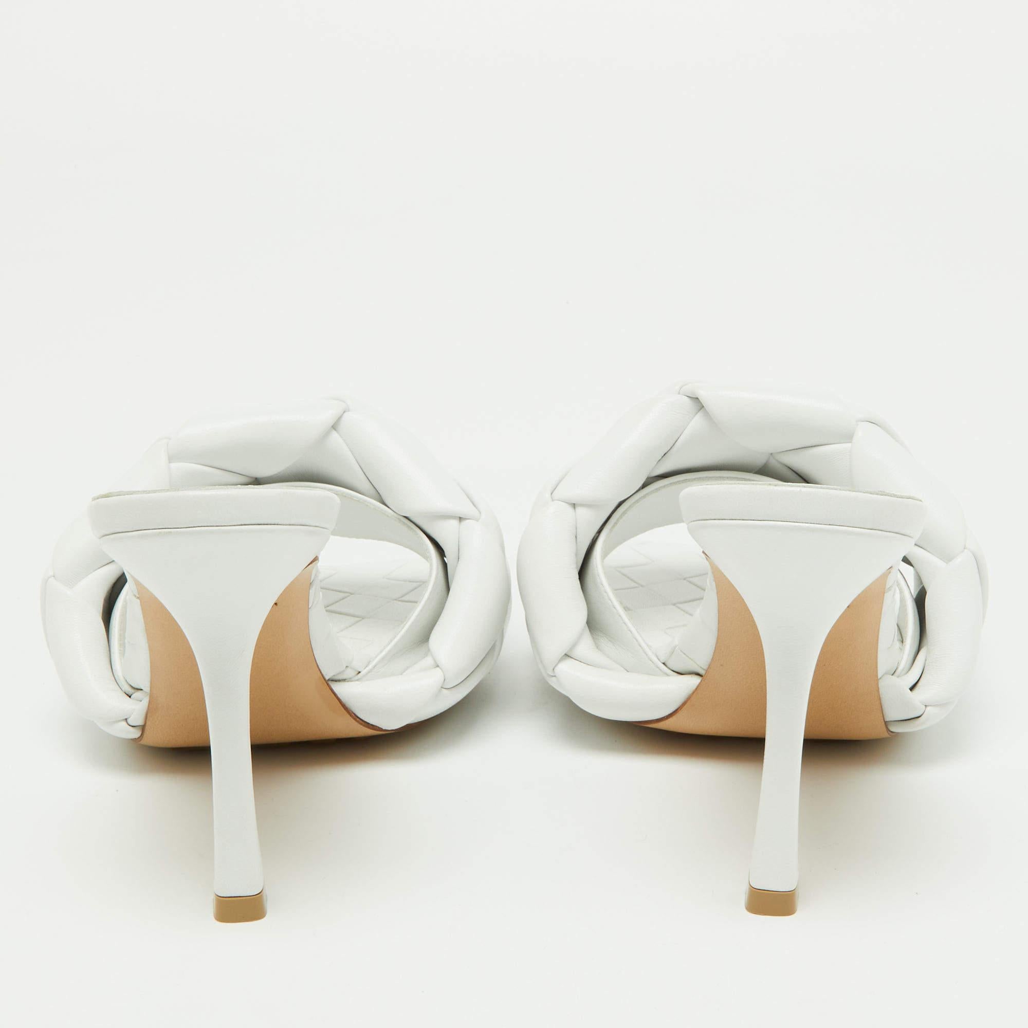 Bottega Veneta White Leather Intrecciato Lido Slide Sandals Size 37.5 In Good Condition In Dubai, Al Qouz 2