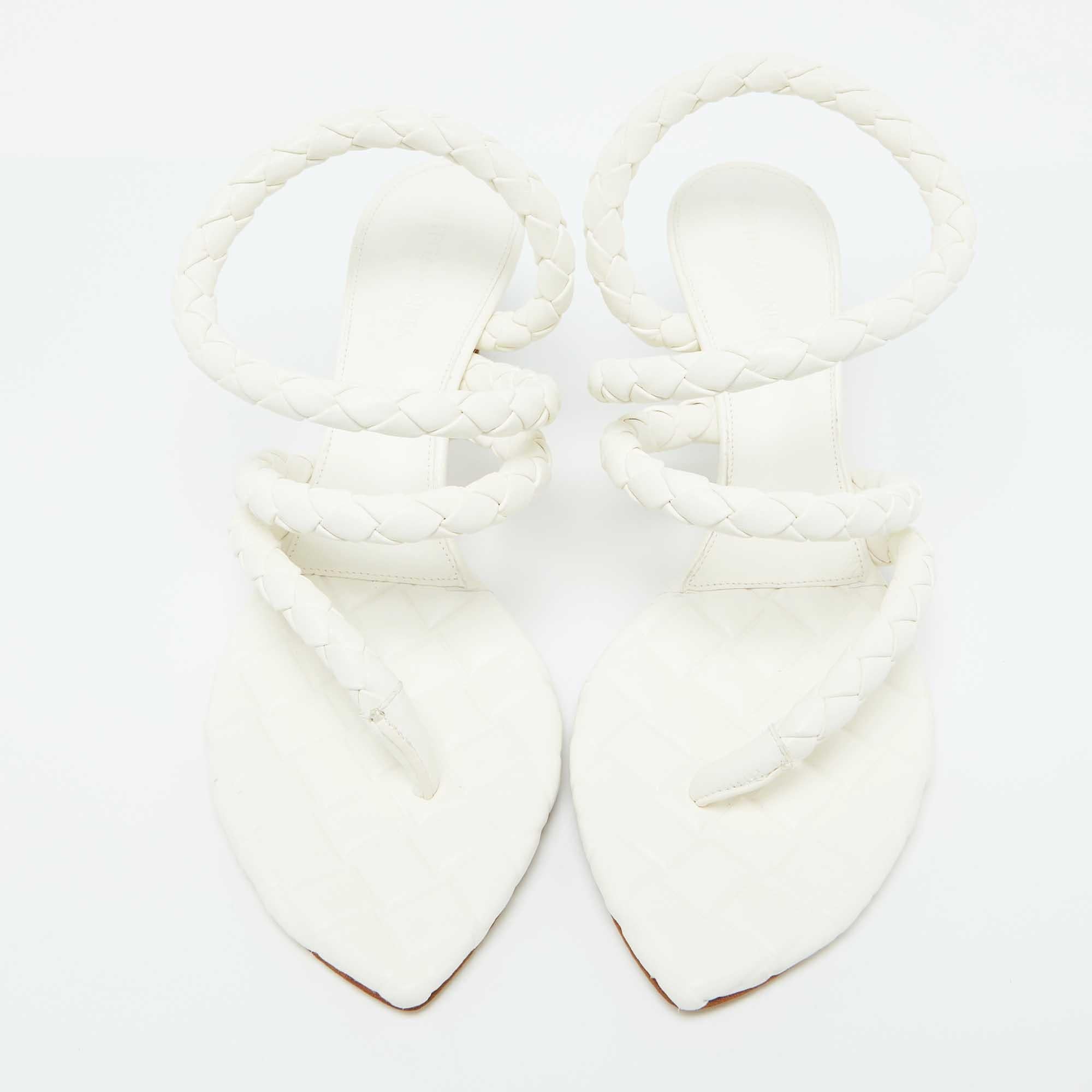 Bottega Veneta White Leather Leaf Sandals Size 40 In New Condition In Dubai, Al Qouz 2