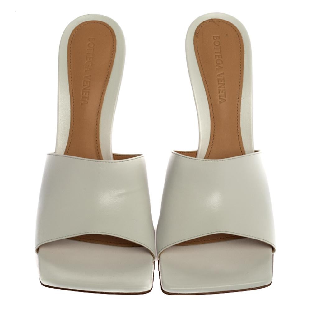 Bottega Veneta White Leather Square Toe Slide Sandals Size 37.5 In New Condition In Dubai, Al Qouz 2