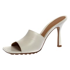 Bottega Veneta White Leather Square Toe Slide Sandals Taille 37.5