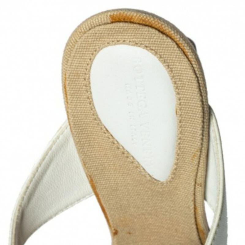Bottega Veneta White Leather Strappy Sandals Size 36 In Fair Condition For Sale In Dubai, Al Qouz 2