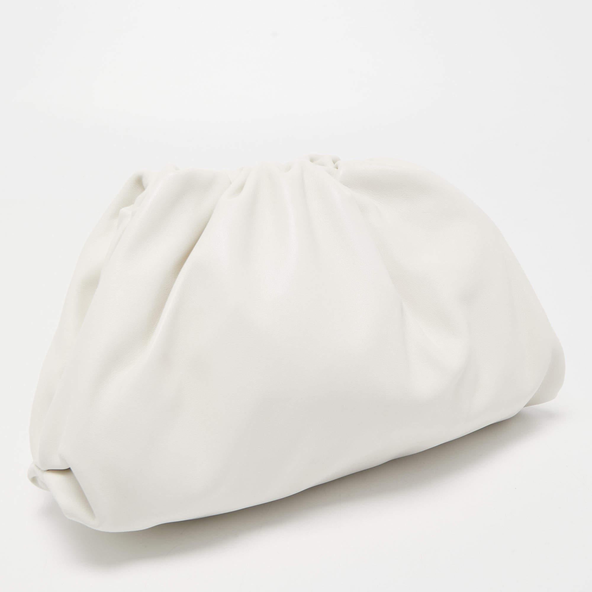 Bottega Veneta White Leather Teen Pouch Clutch In New Condition For Sale In Dubai, Al Qouz 2