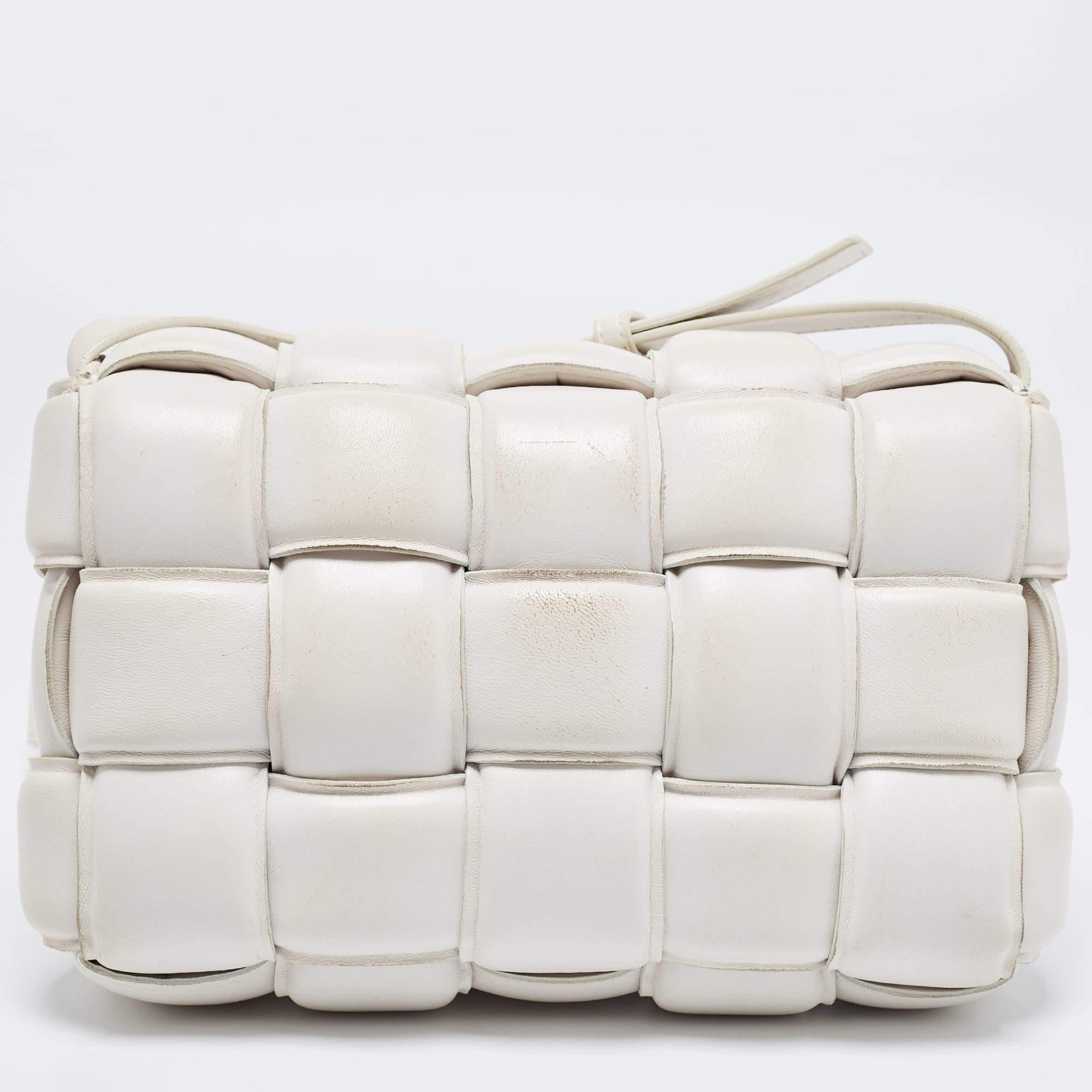 The current bag on many fashionistas' minds is this Cassette bag from the house of Bottega Veneta. We have here the one in white leather, flaunting a padded maxi weave and a shoulder strap. The insides are sized to fit your phone and other little