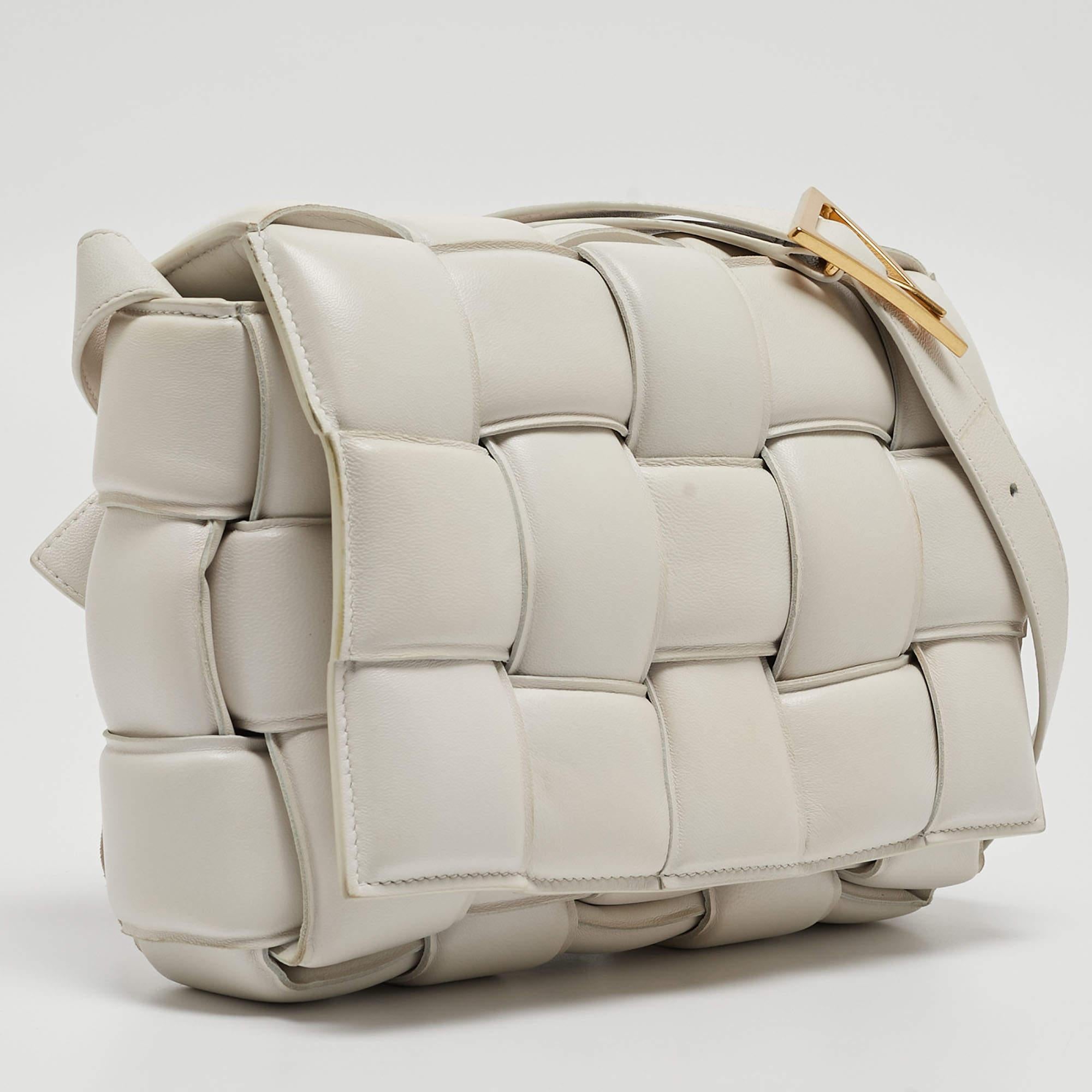 Bottega Veneta White Padded Leather Cassette Shoulder Bag In Good Condition For Sale In Dubai, Al Qouz 2
