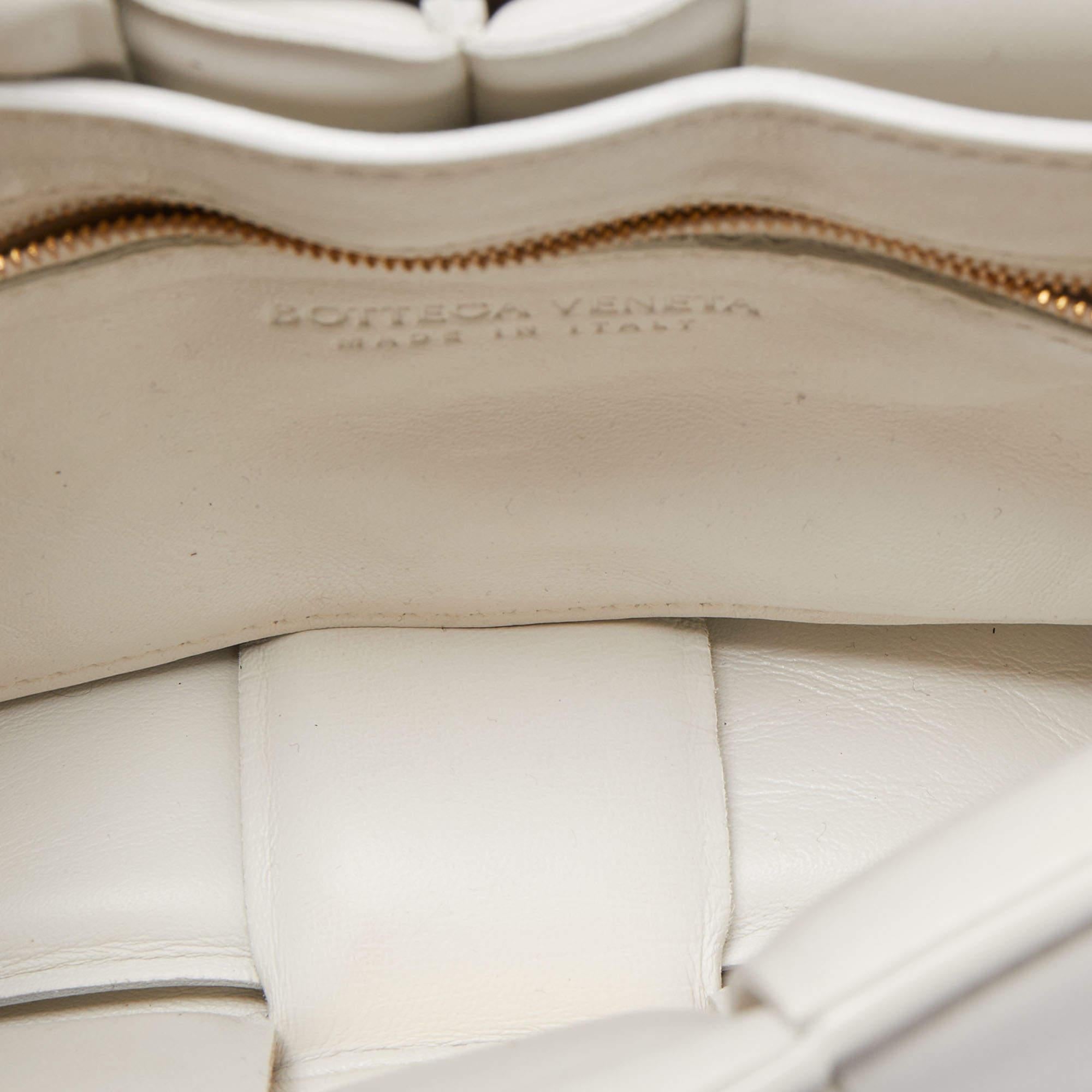 Bottega Veneta White Padded Leather Chain Cassette Shoulder Bag For Sale 3