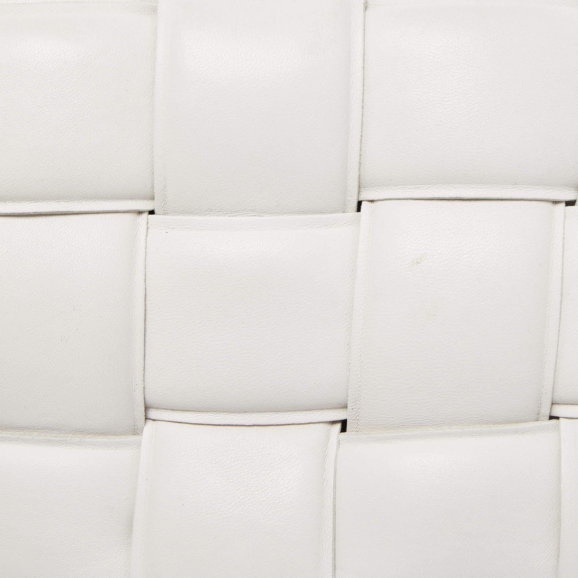 Bottega Veneta White Padded Leather Chain Cassette Shoulder Bag For Sale 4