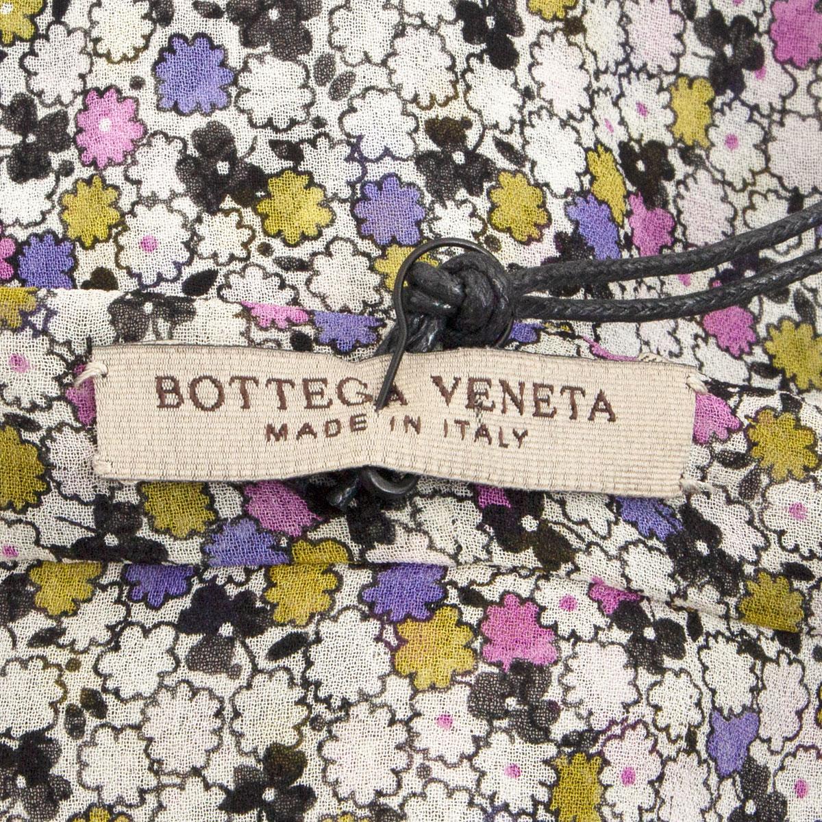 BOTTEGA VENETA white silk FLORAL PUSSY BOW Blouse Shirt 40 S In Excellent Condition For Sale In Zürich, CH