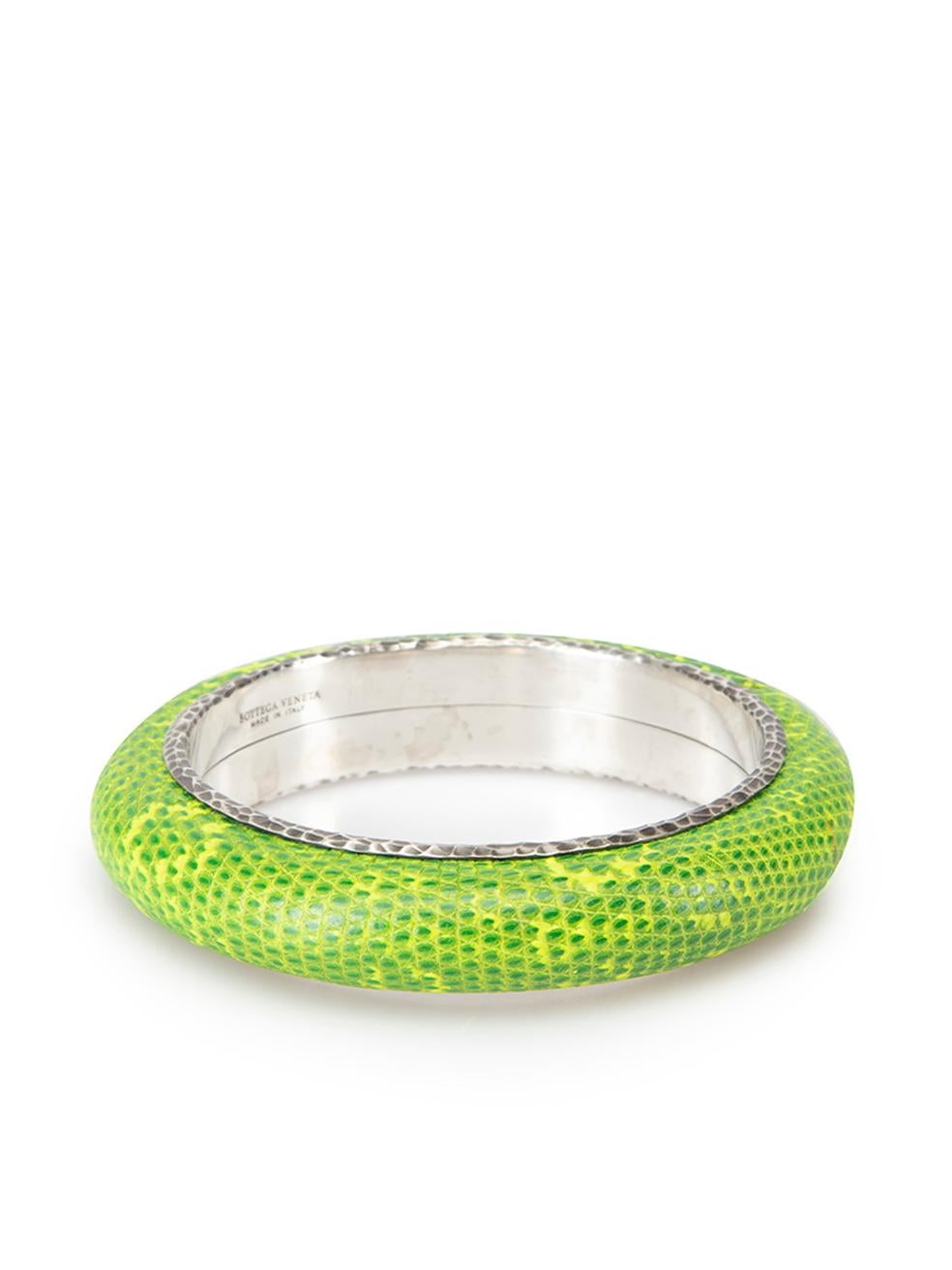 CONDITION is Very good. Hardly any visible wear to bangle is evident on this used Bottega Veneta designer resale item. 



Details


Green

Lizard leather

925 Sterling sliver bangle





Made in Italy



Composition

Lizard leather and 925 Sterling