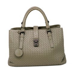 Bottega Veneta Women's Medium Light Calf Intrecciato Tote Handbag