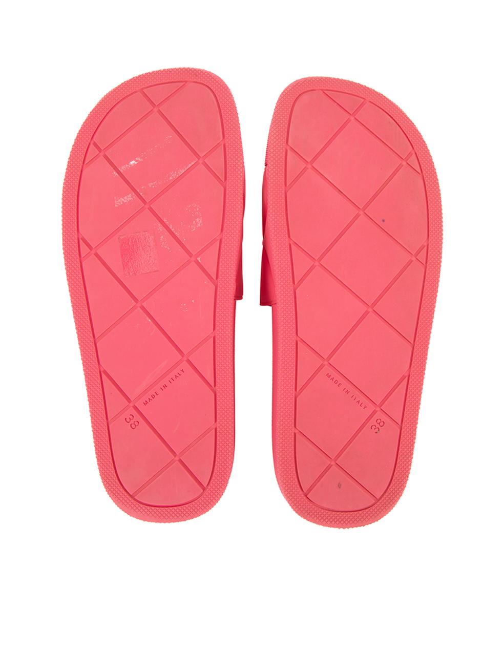 Bottega Veneta Women's Pink Rubber Intrecciato Slides In Good Condition For Sale In London, GB
