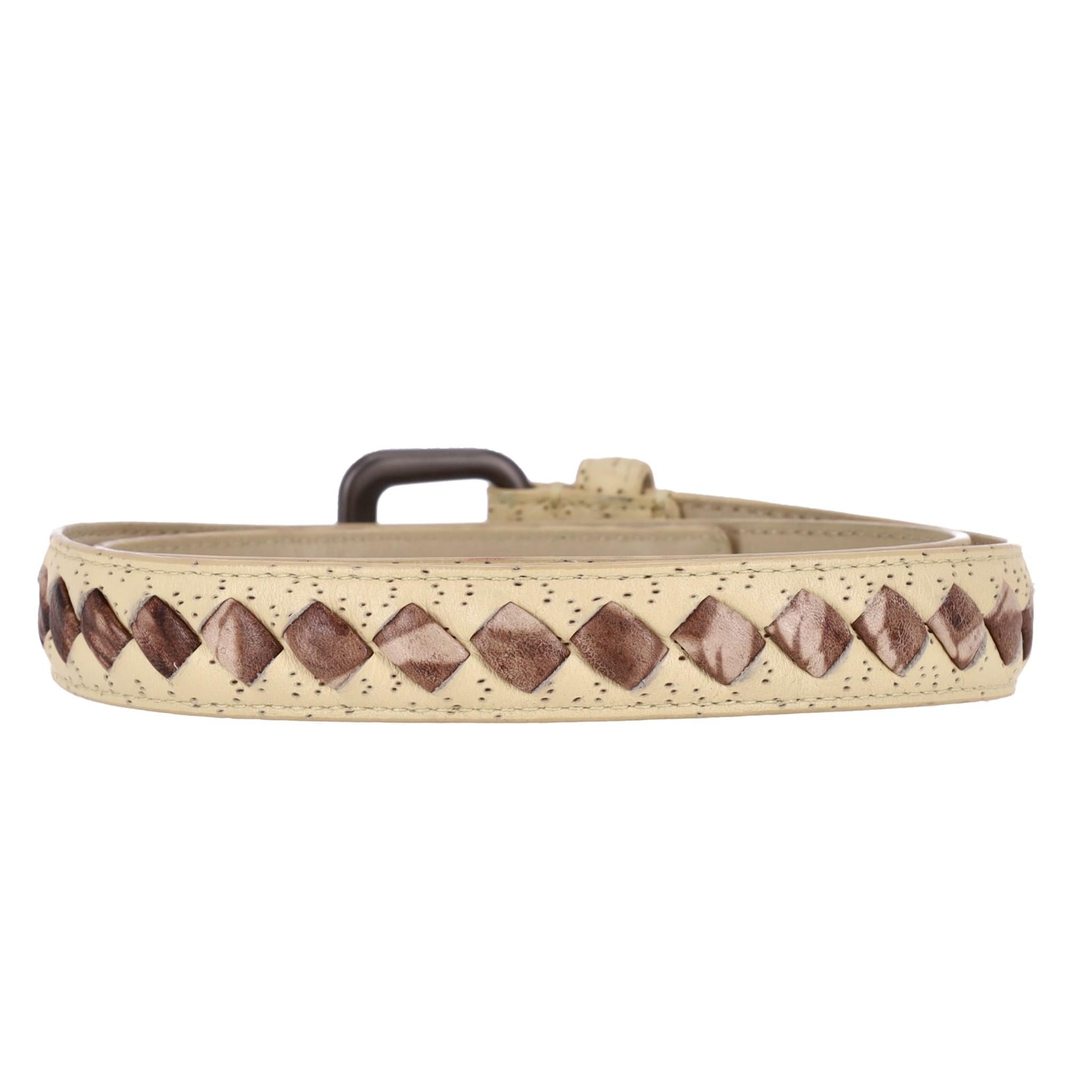 Bottega Veneta Woven Leather Belt

Beige leather belt designed with contrasting brown intertwined diamond-shaped leather.

Featuring matte black buckle and 'Bottega Veneta' embossment to the interior.

Rrp Approx. £840

Size – 80cm - Length 93cm,