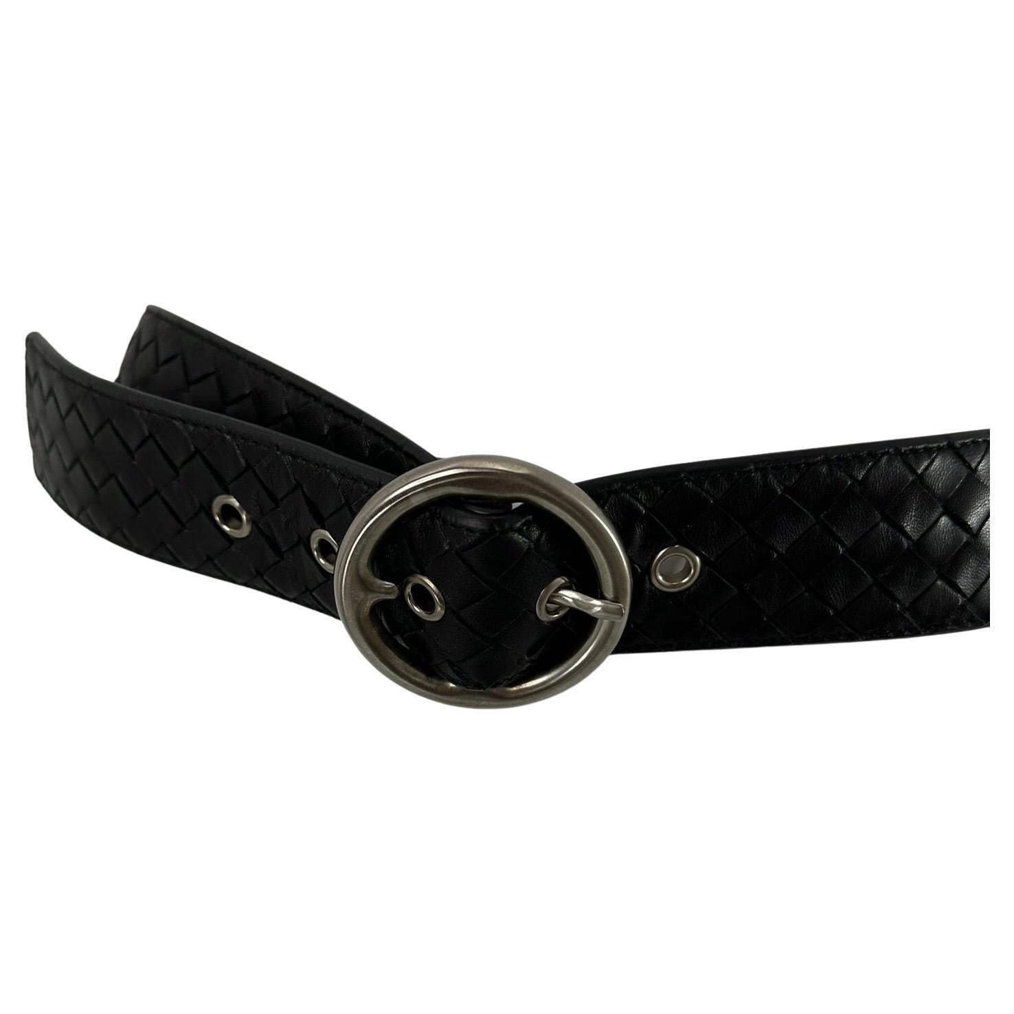 Bottega Veneta Cintura in pelle nera opaca intrecciata con fibbia a cerchio argentata 80/32 in vendita