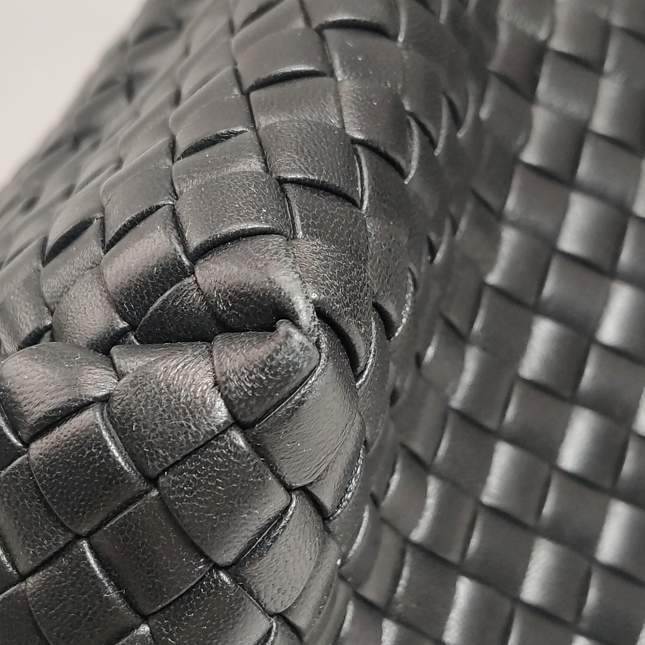 Bottega Veneta XXL Snap Tote Cuir Intrecciato Noir Avec Pochette en vente 7