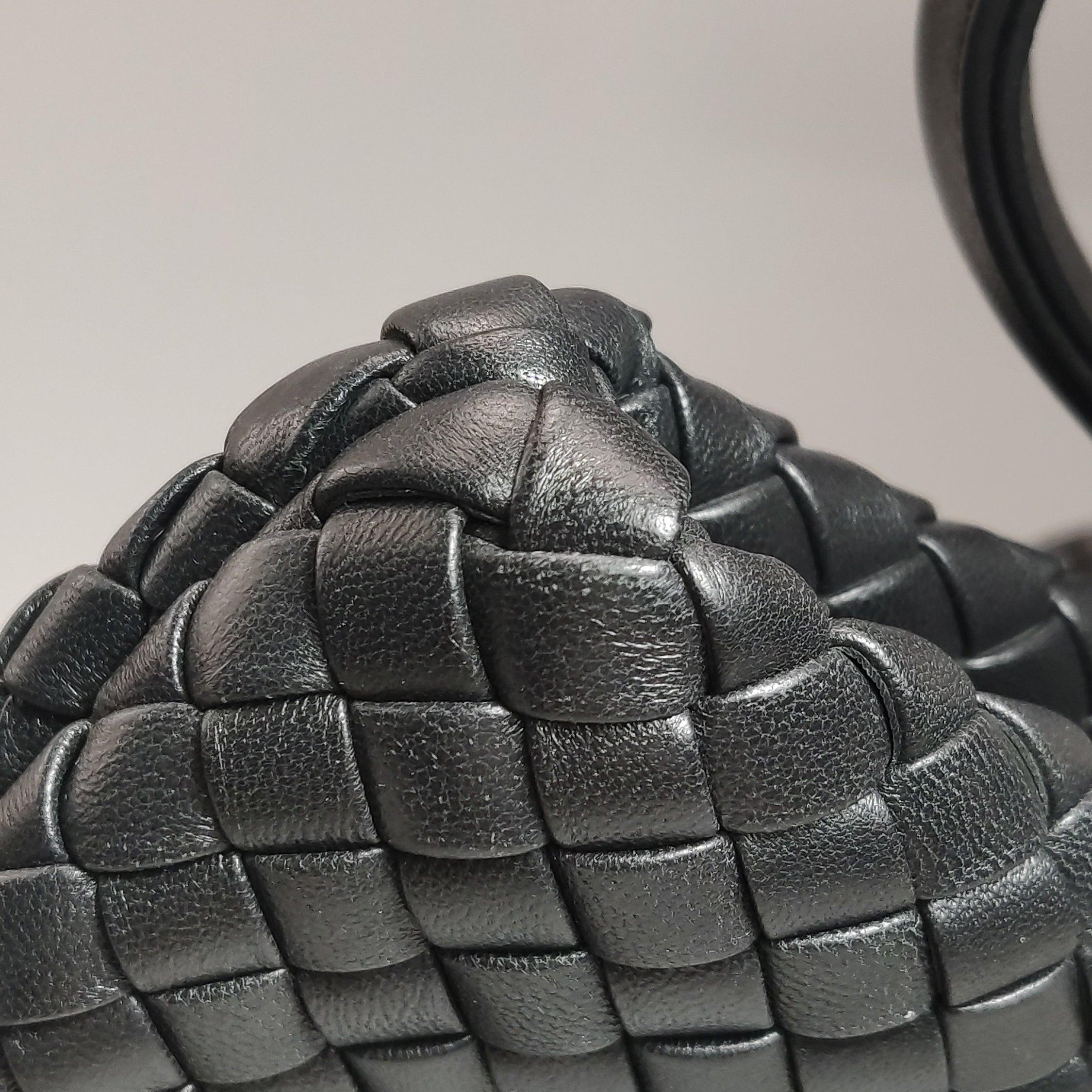 Bottega Veneta XXL Snap Tote Cuir Intrecciato Noir Avec Pochette en vente 8