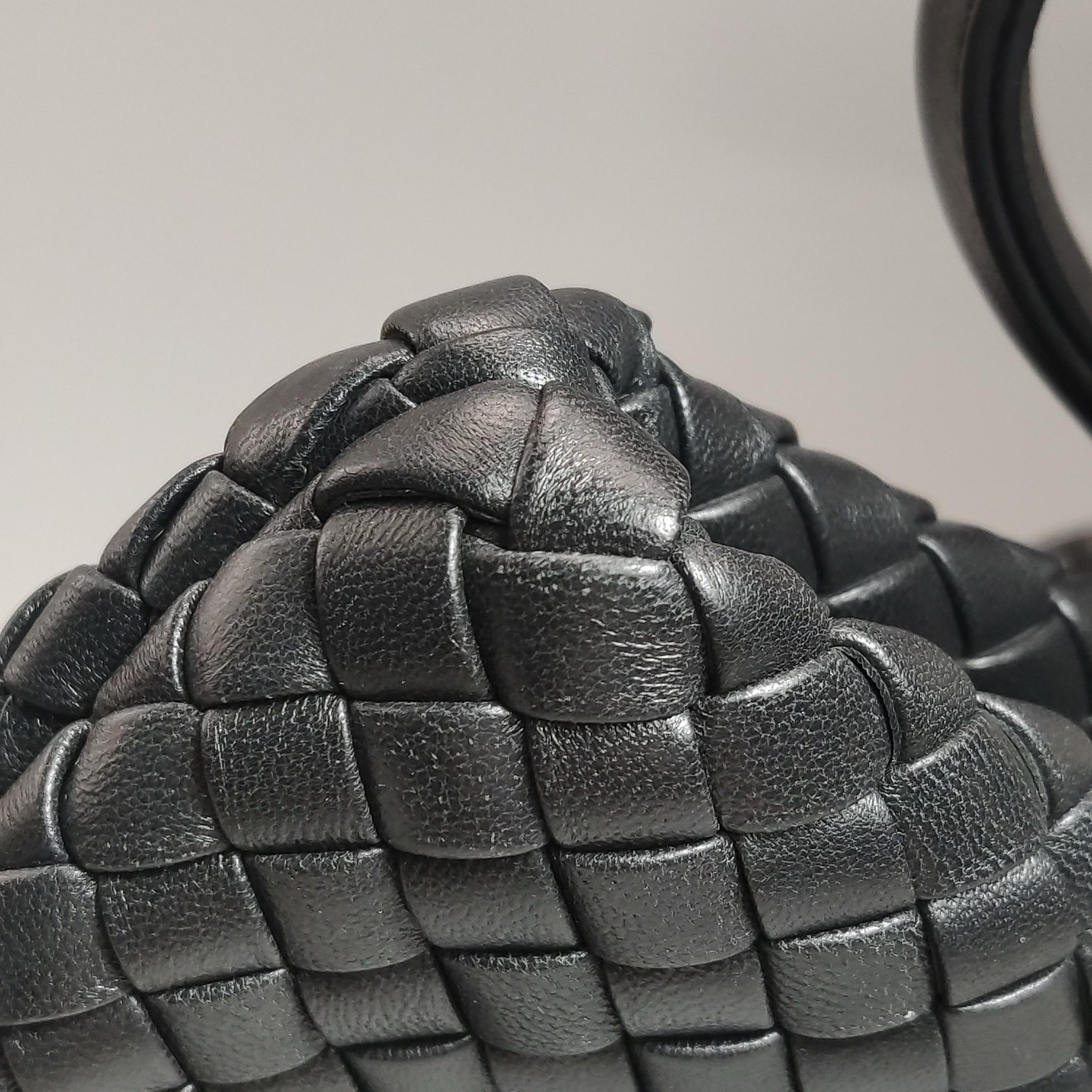Bottega Veneta XXL Snap Tote Cuir Intrecciato Noir Avec Pochette en vente 8