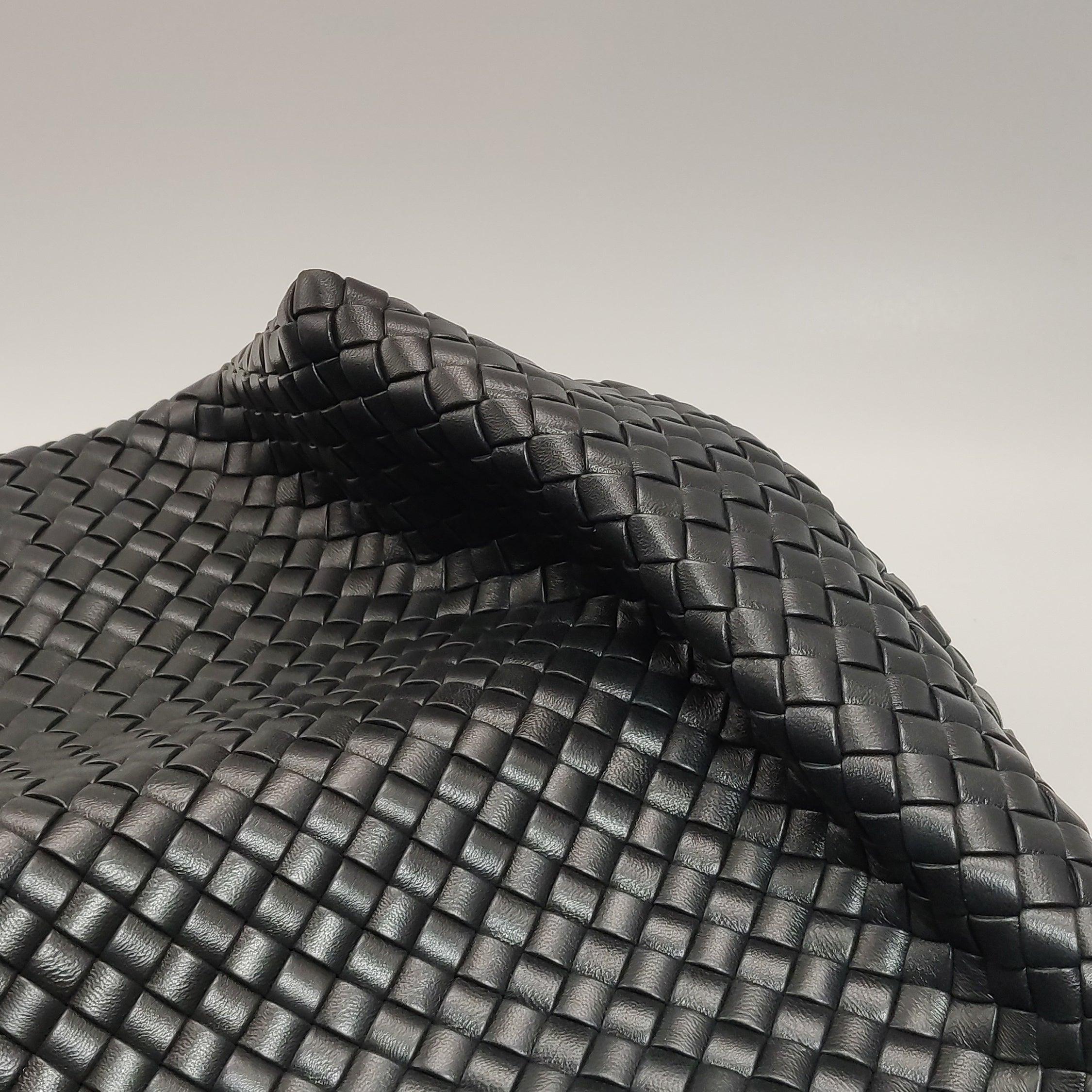 Bottega Veneta XXL Snap Tote Cuir Intrecciato Noir Avec Pochette en vente 10