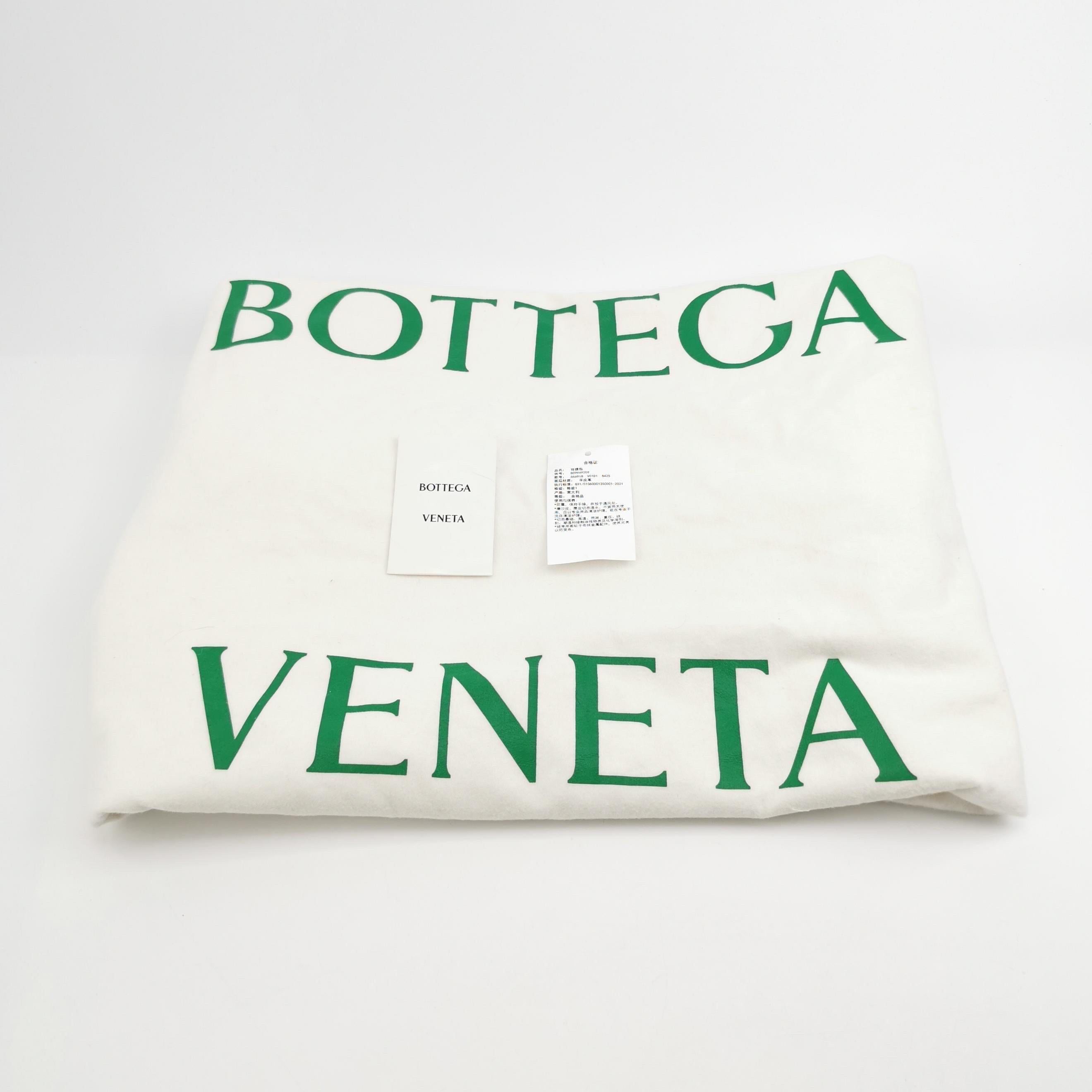 Bottega Veneta XXL Snap Tote Cuir Intrecciato Noir Avec Pochette en vente 10