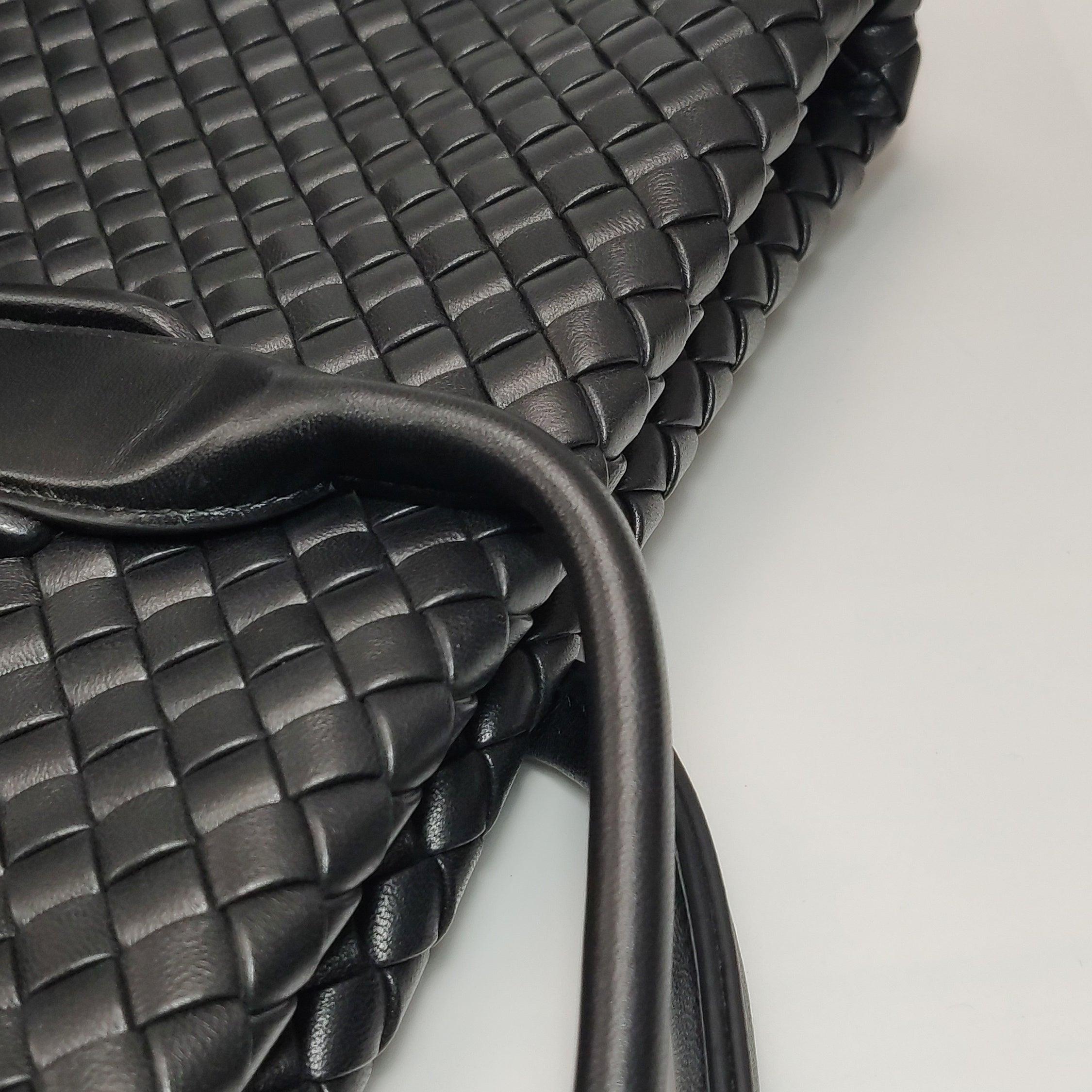 Bottega Veneta XXL Snap Tote Cuir Intrecciato Noir Avec Pochette en vente 11