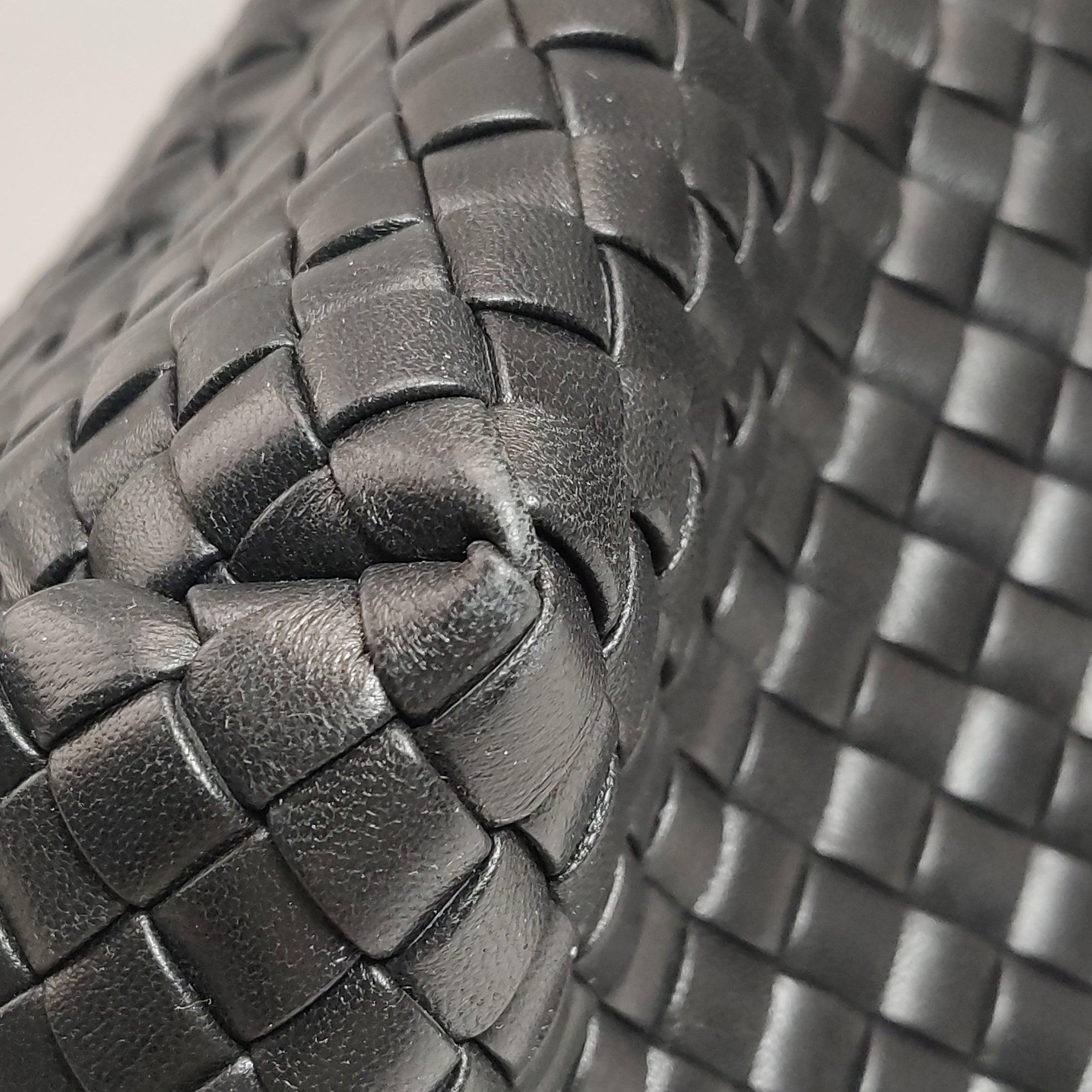 Bottega Veneta XXL Snap Tote Cuir Intrecciato Noir Avec Pochette en vente 12