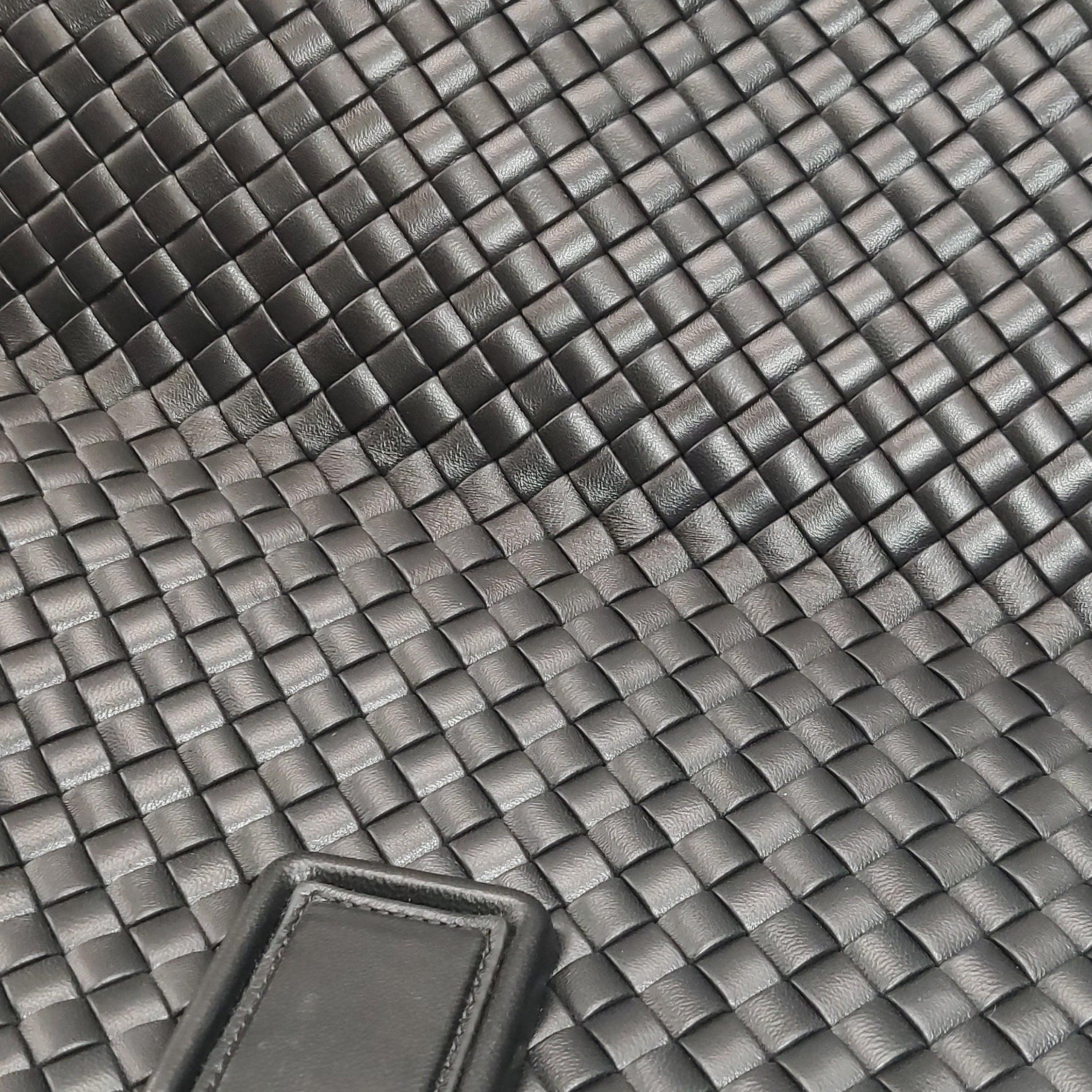 Bottega Veneta XXL Snap Tote Cuir Intrecciato Noir Avec Pochette en vente 15