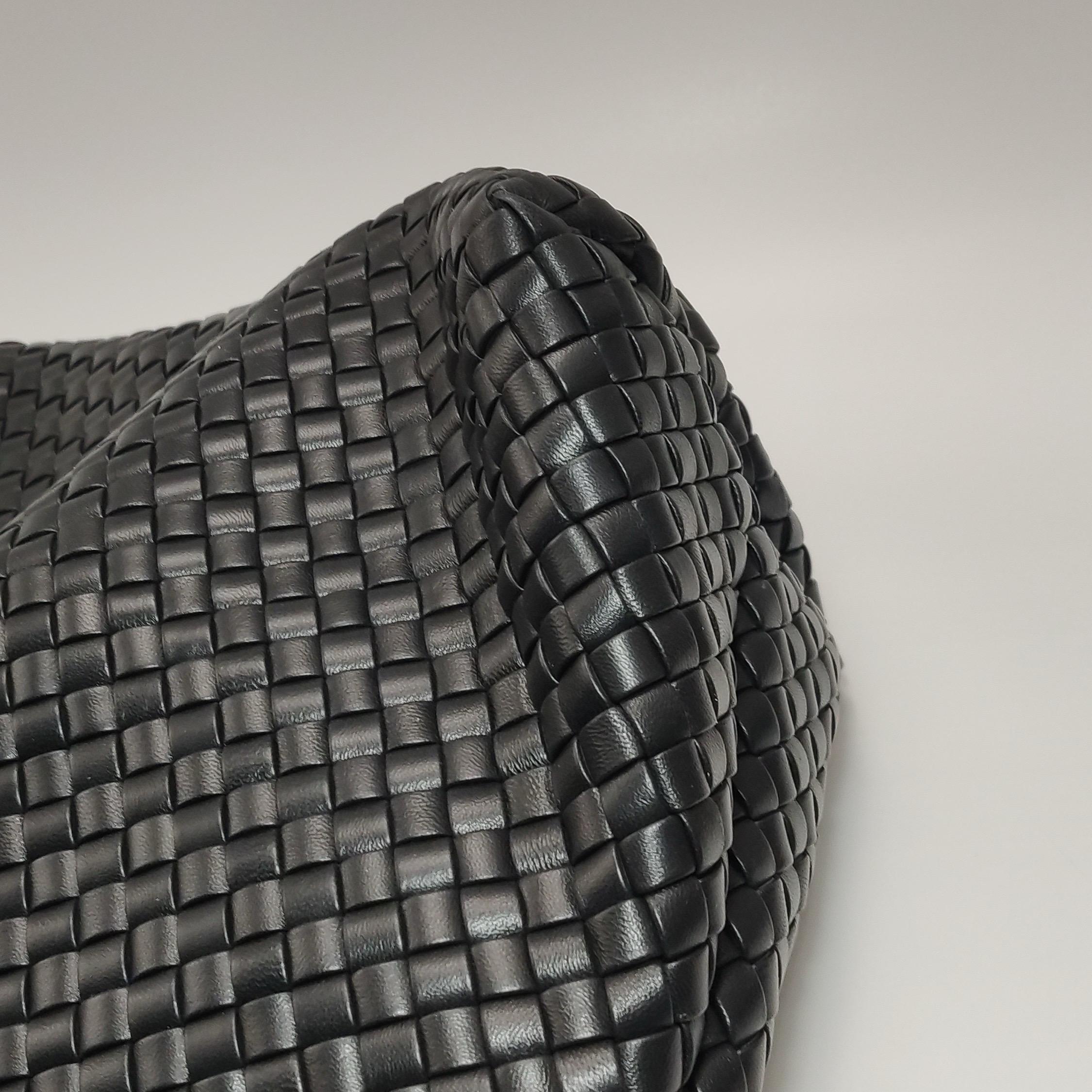 Bottega Veneta XXL Snap Tote Cuir Intrecciato Noir Avec Pochette en vente 15
