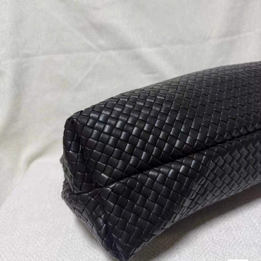 Bottega Veneta XXL Snap Tote Cuir Intrecciato Noir Avec Pochette en vente 16