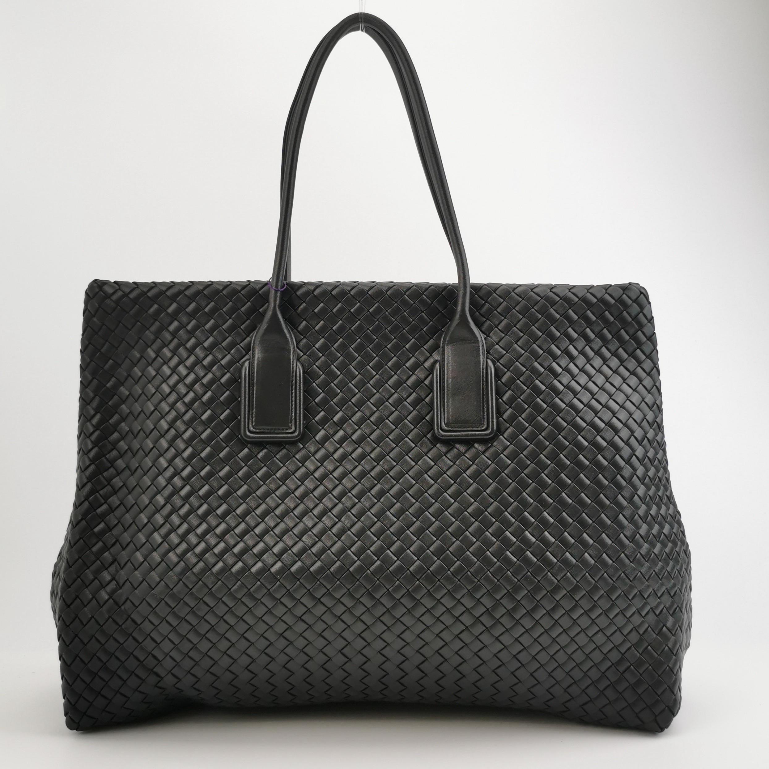Bottega Veneta XXL Snap Tote Cuir Intrecciato Noir Avec Pochette Pour femmes en vente