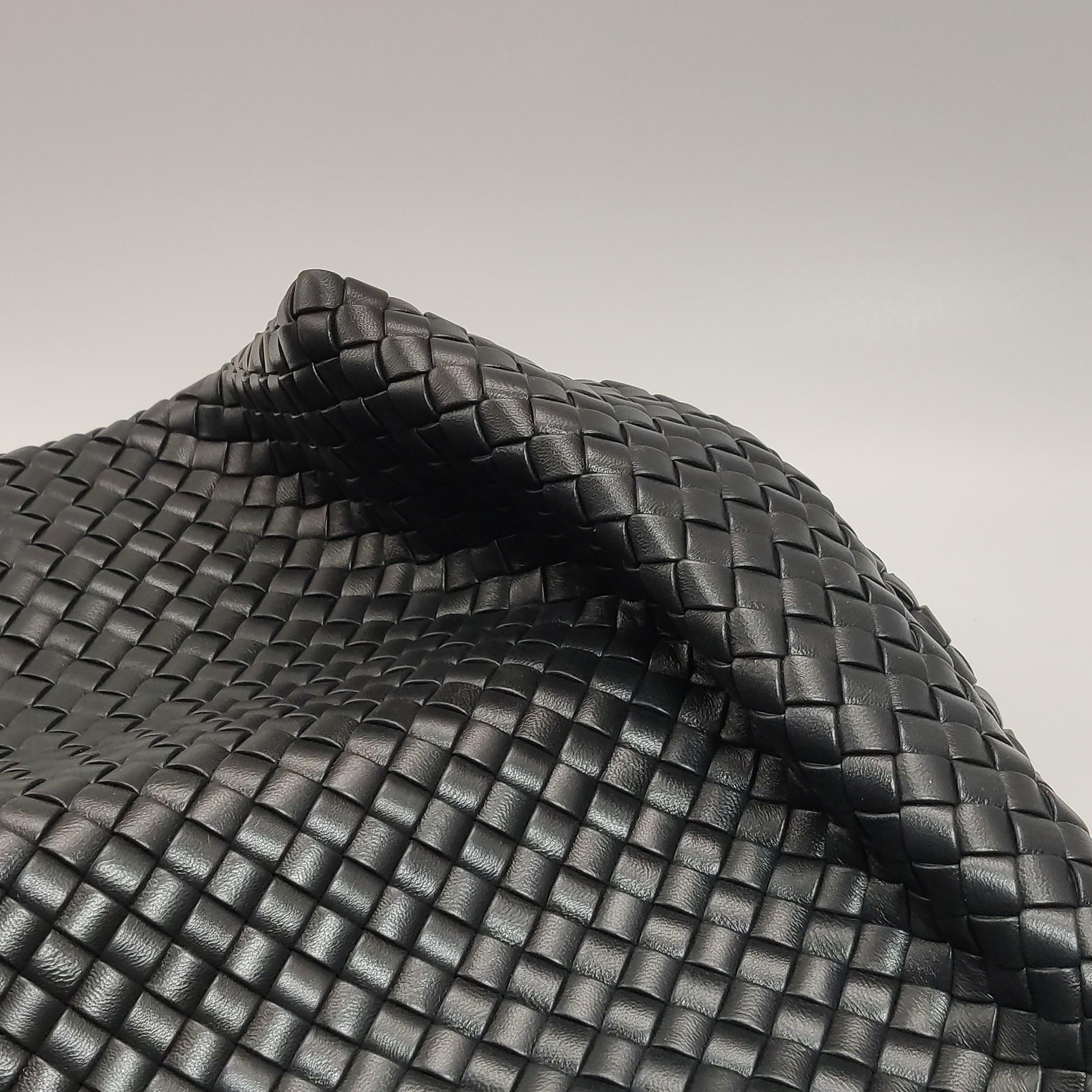Bottega Veneta XXL Snap Tote Cuir Intrecciato Noir Avec Pochette en vente 3