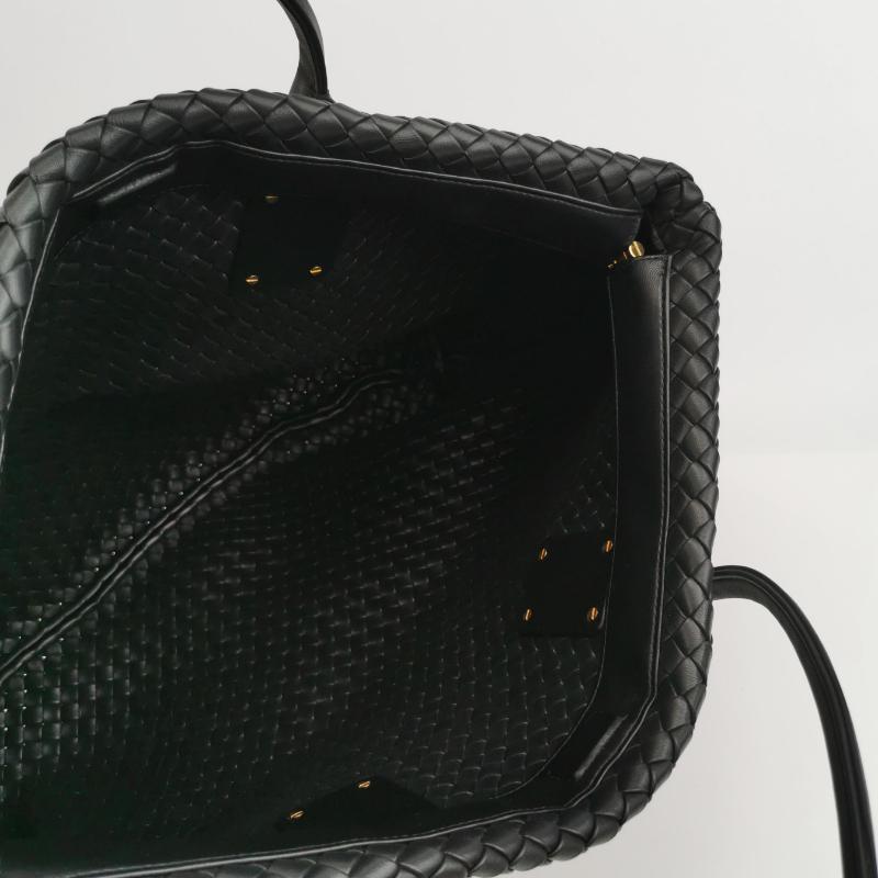Bottega Veneta XXL Snap Tote Cuir Intrecciato Noir Avec Pochette en vente 4