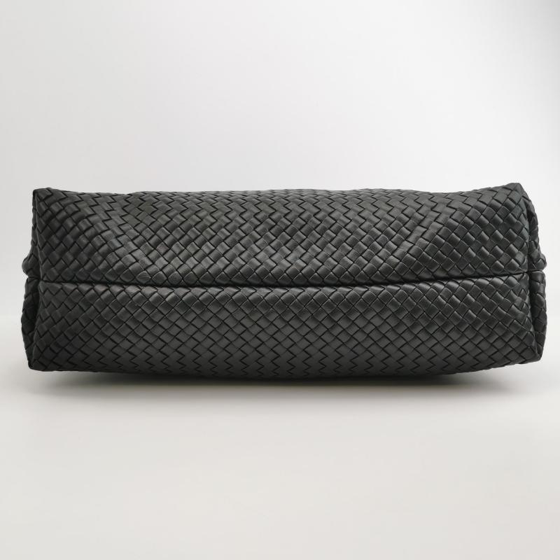 Bottega Veneta XXL Snap Tote Cuir Intrecciato Noir Avec Pochette en vente 5