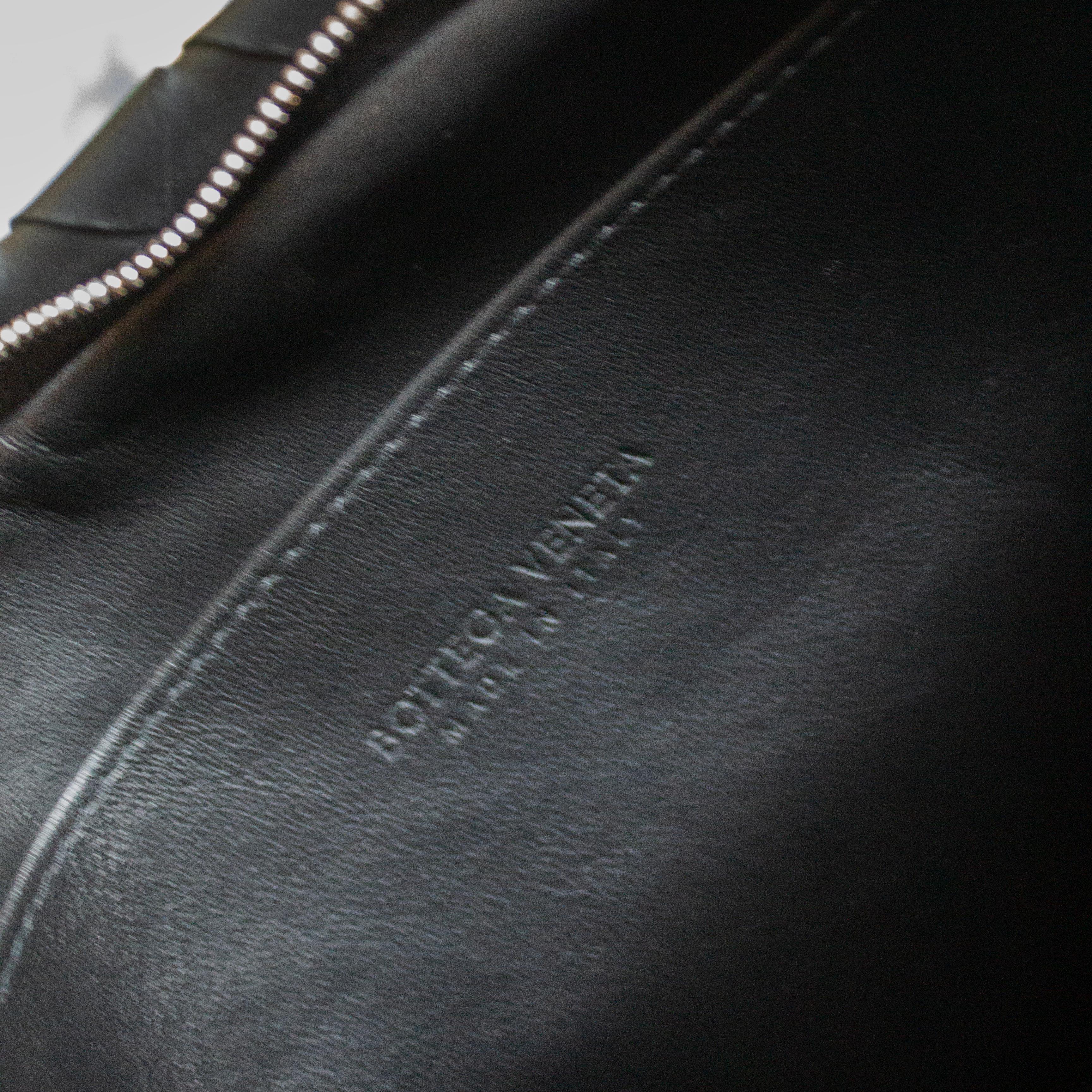 Bottega Veneta Y2K unisex black woven leather wristlet clutch bag For Sale 2