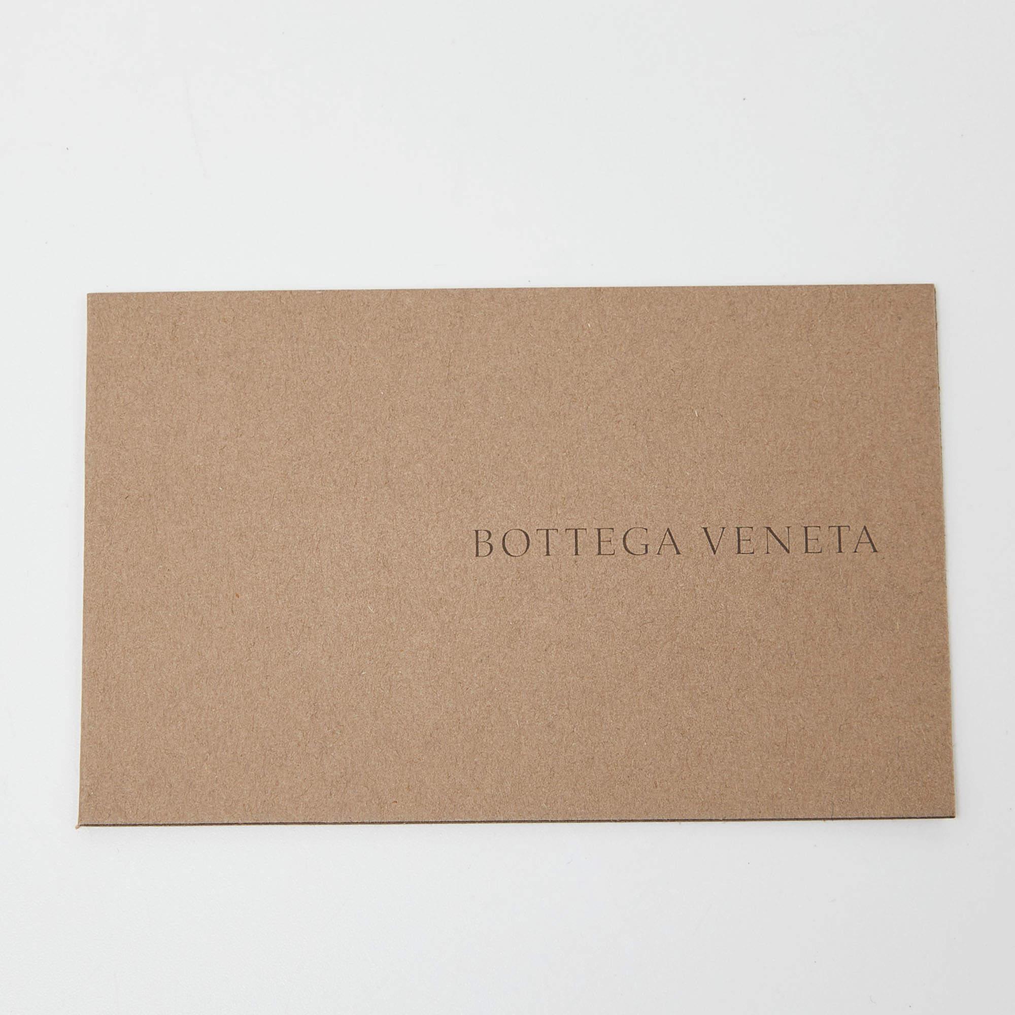 Bottega Veneta - Fourre-tout à poche frontale en cuir Intrecciato jaune/noir en vente 4