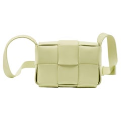 Bottega Veneta Gelb-grüne Intrecciato Mini-Messengertasche aus Leder