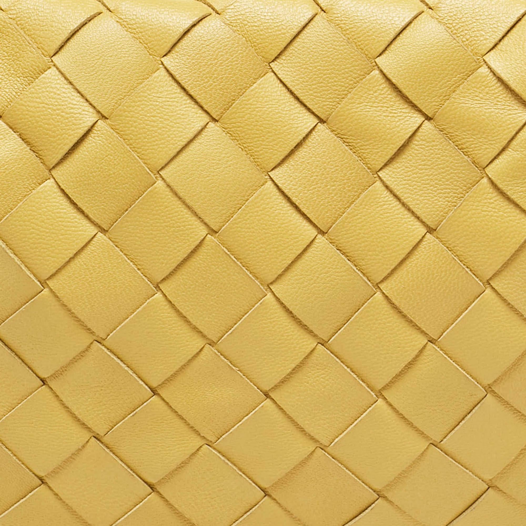 Mini sac Jodie Bottega Veneta Intrecciato en cuir jaune Pour femmes en vente