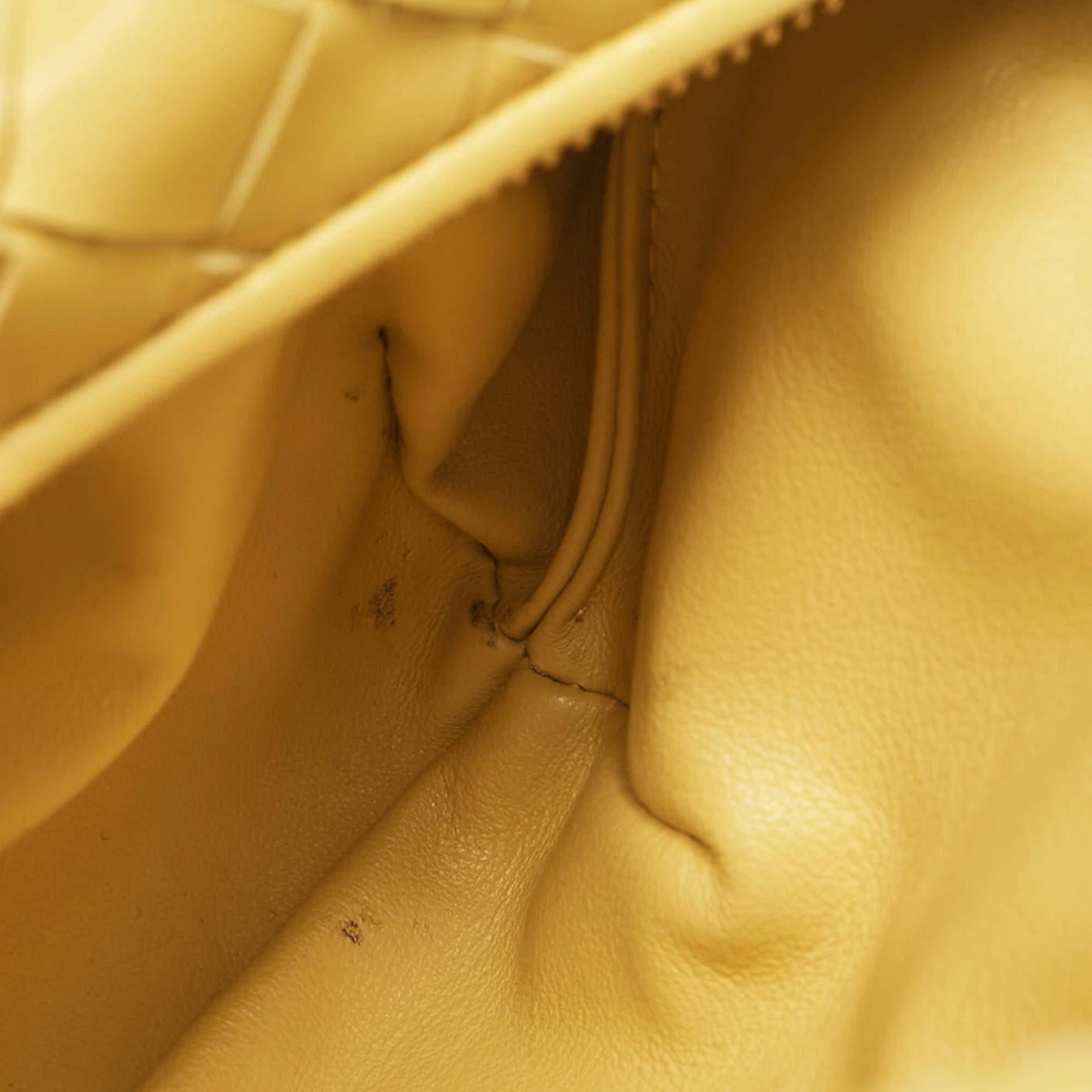 Mini sac Jodie Bottega Veneta Intrecciato en cuir jaune en vente 3
