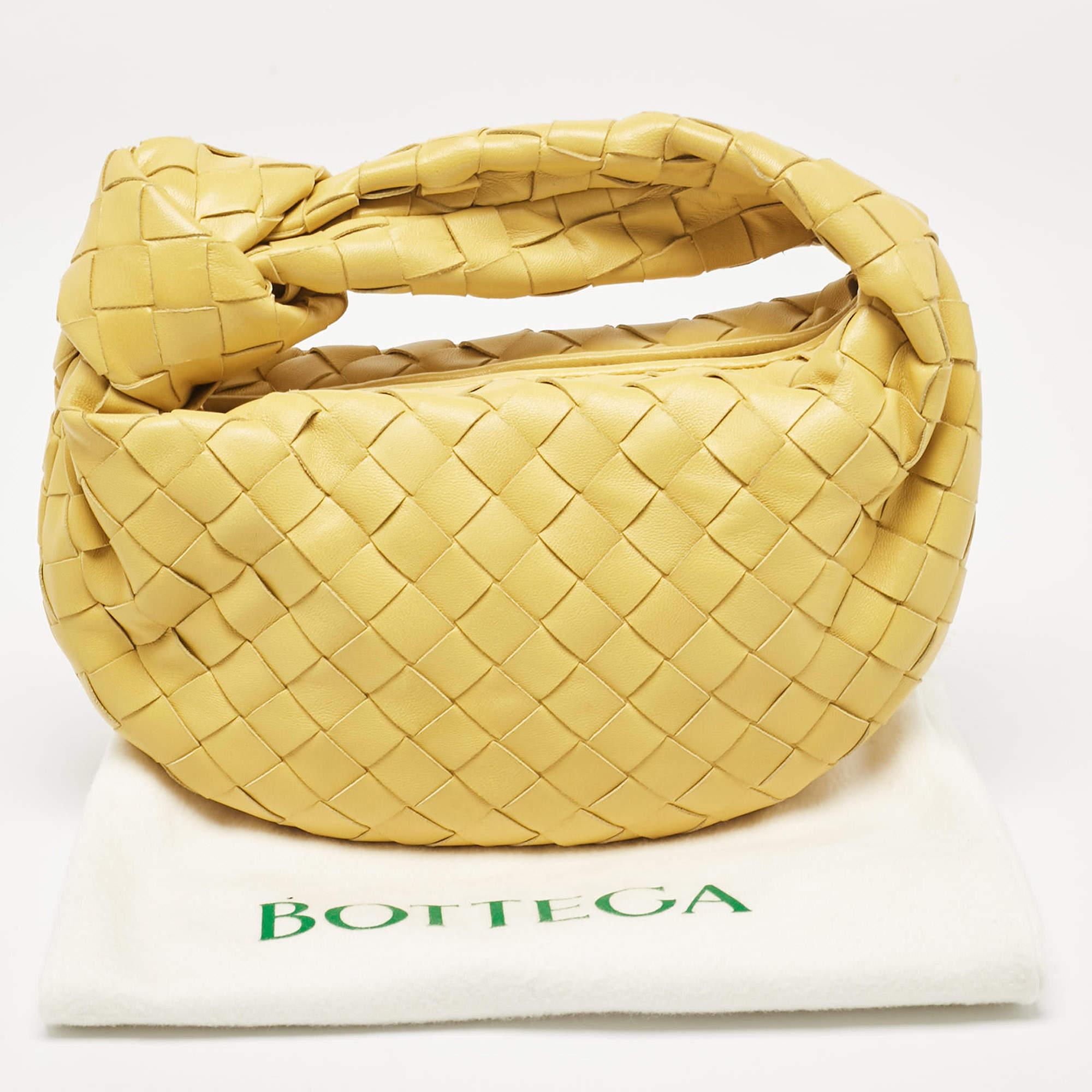 Mini sac Jodie Bottega Veneta Intrecciato en cuir jaune en vente 4