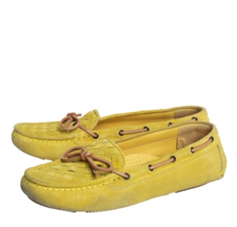 If you are on the lookout for a pair of snug shoes, this Bottega Veneta creation is the answer. Crafted from suede and designed into a lovely shape, this pair of loafers brings a blend of luxury and comfort. They feature bows on the Intrecciato