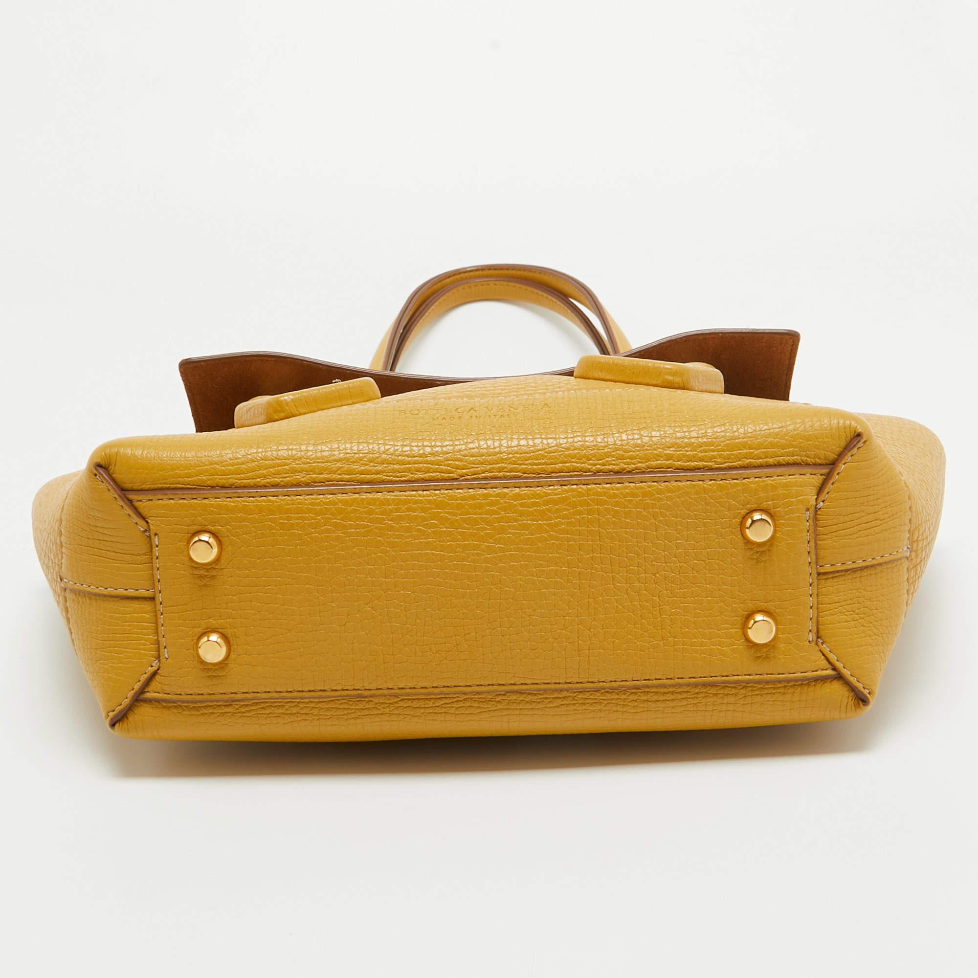 Bottega Veneta Yellow Leather Arco Tote For Sale 7