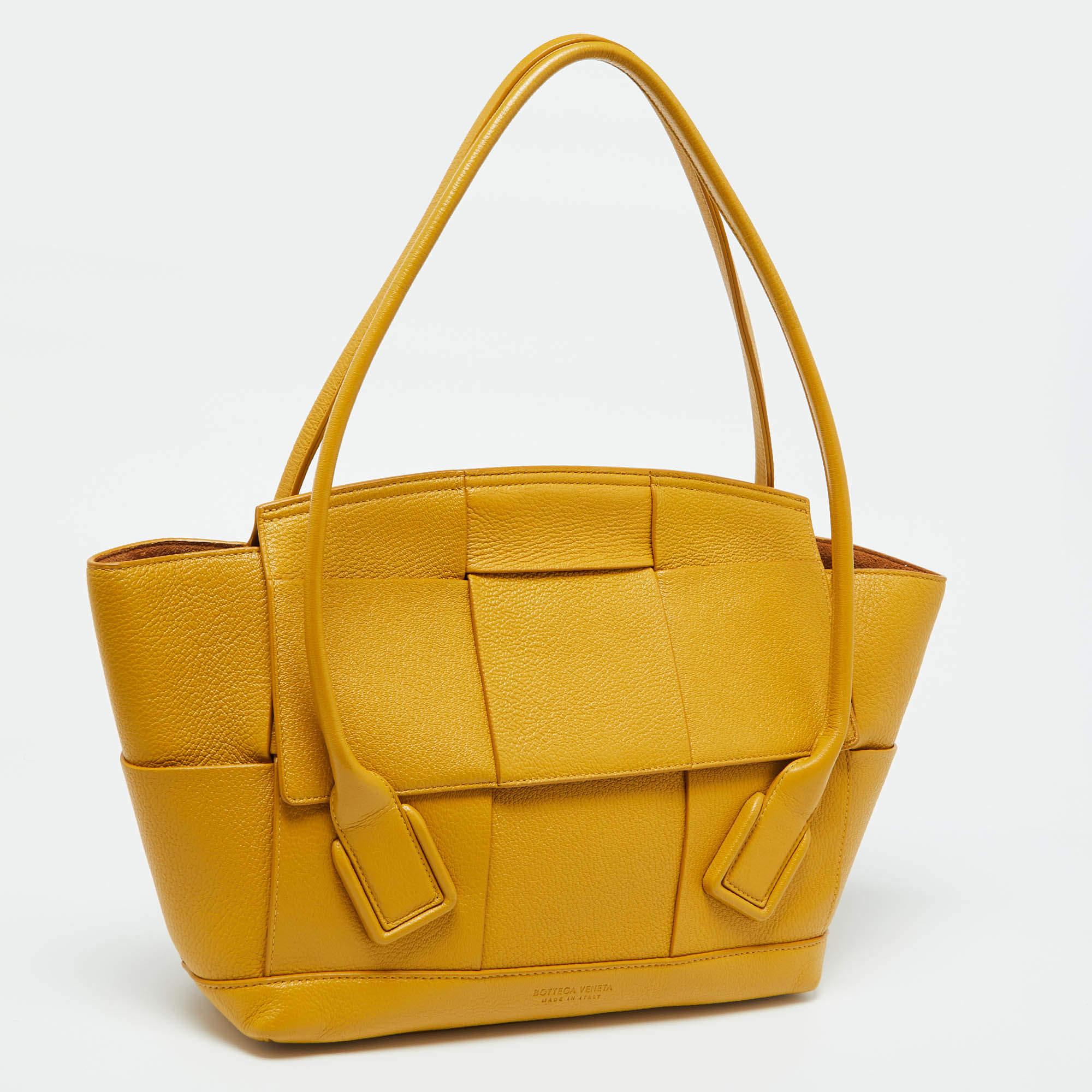 Bottega Veneta Yellow Leather Maxi Intrecciato Arco 33 Bag In Good Condition In Dubai, Al Qouz 2