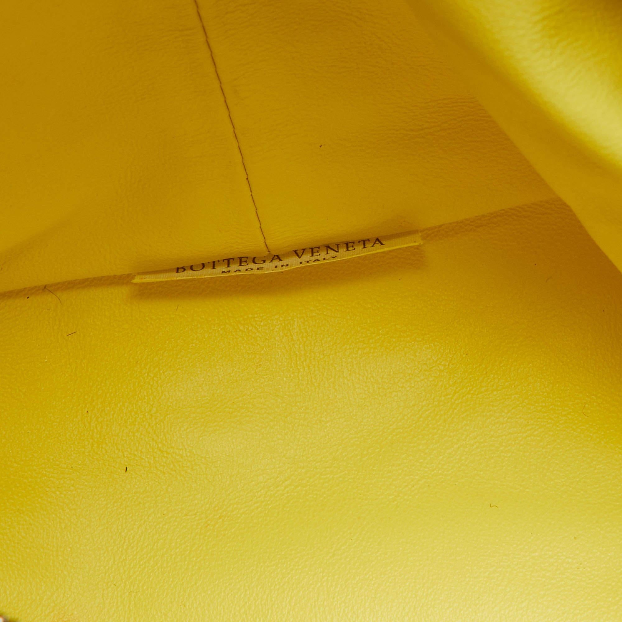 Gelbes Mini-Doppelknoten-Hobo aus Leder von Bottega Veneta aus Leder 5