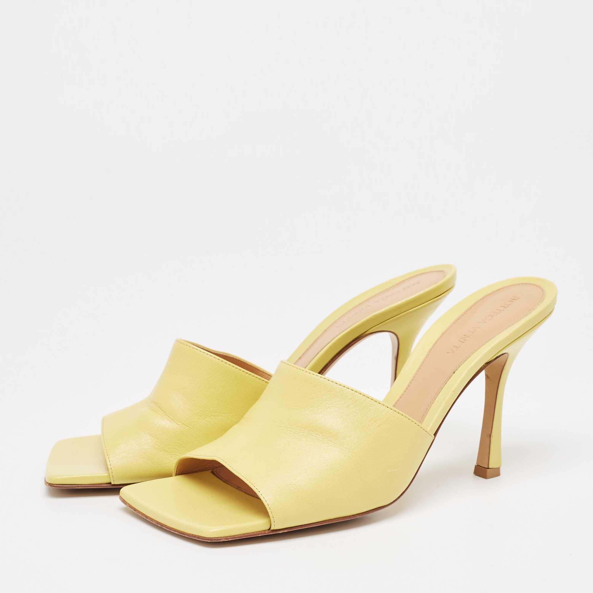 Wear these designer sandals to spruce up any outfit. They are versatile chic and can be easily styled. Made using quality materials these sandals are well built and long lasting.
