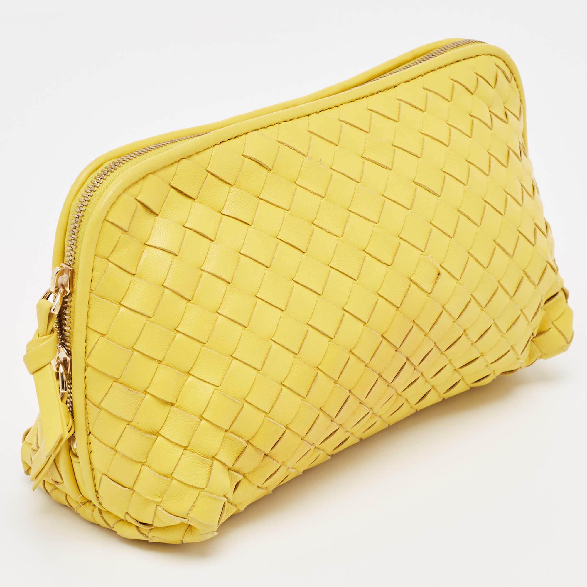 Bottega Veneta Yellow Leather Zip Pouch In Good Condition For Sale In Dubai, Al Qouz 2