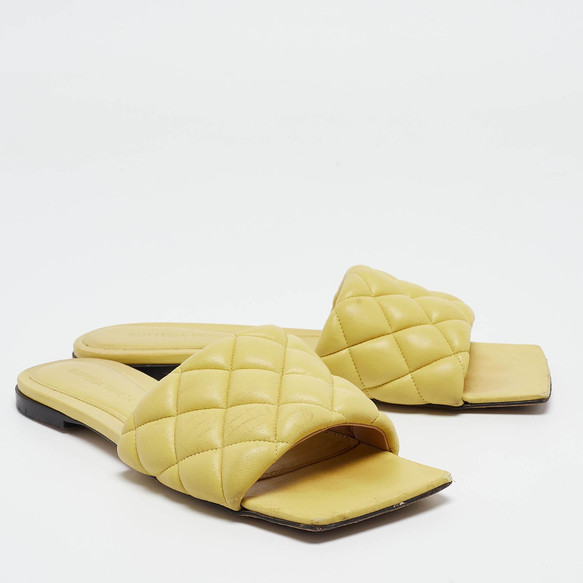 Bottega Veneta Yellow Quilted Leather Flat Slides Size 37 In Good Condition In Dubai, Al Qouz 2