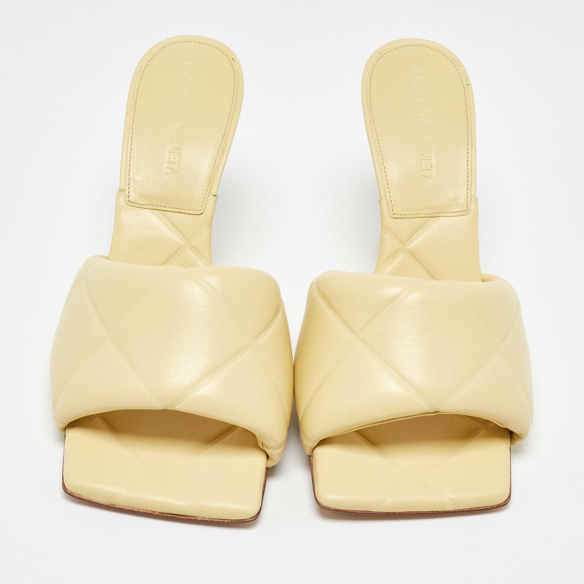 Beige Bottega Veneta Yellow Quilted Leather Lido Slide Sandals Size 36