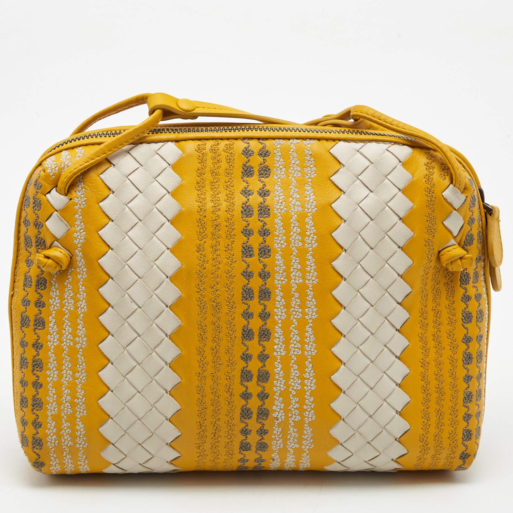 This Bottega Veneta Nodini bag is an example of the brand's fine designs that are skillfully crafted to project a classic charm. It is a functional creation with an elevating appeal.

Includes: Info Booklet, Pocket Mirror

