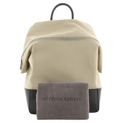 Bottega Veneta Rucksack mit Reißverschluss aus Segeltuch und Leder Medium Schwarz, Neutral